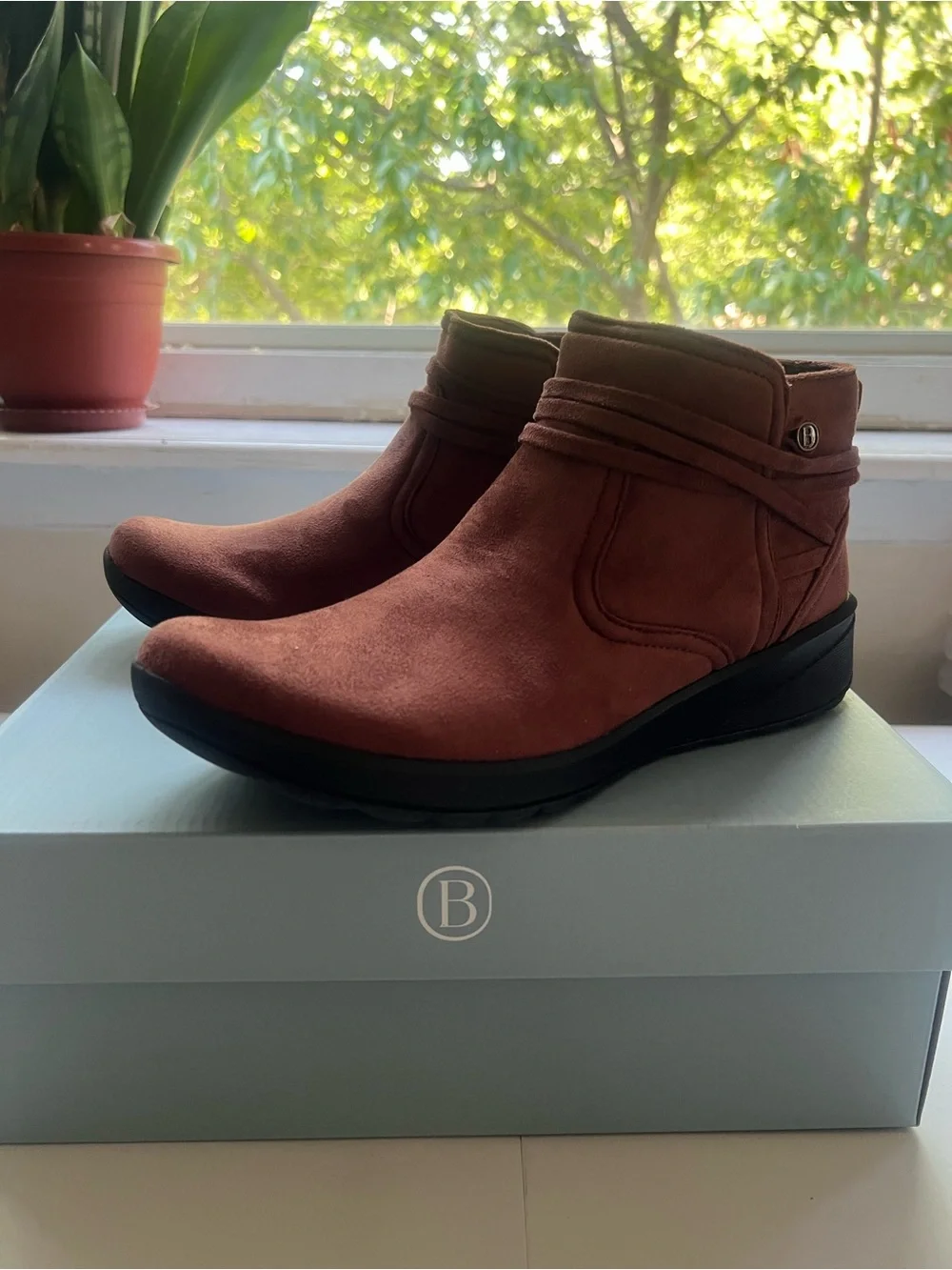 LifeStride Guest Women's Microfiber Zip Ankle Boots